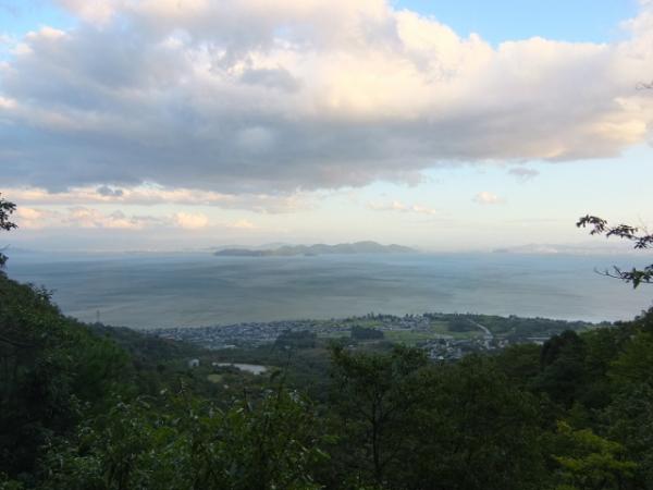 「ひょっこり♪ひょうたん～」…ではなく琵琶湖の沖島です。
